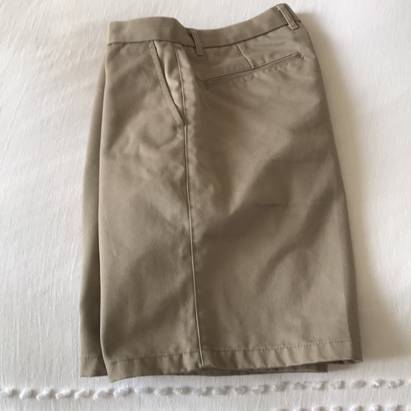 McCarthy beige khaki shorts flat front size 30 - Picture 11 of 11